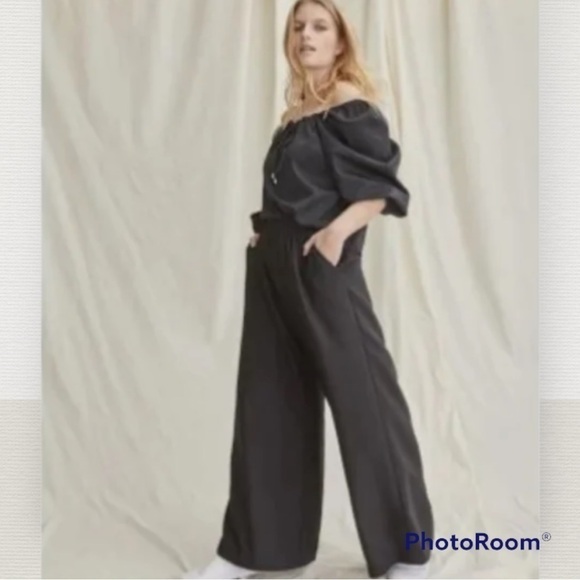 Elizabeth and James Pants - Elizabeth and James Black wide leg pockets wear anytime pants